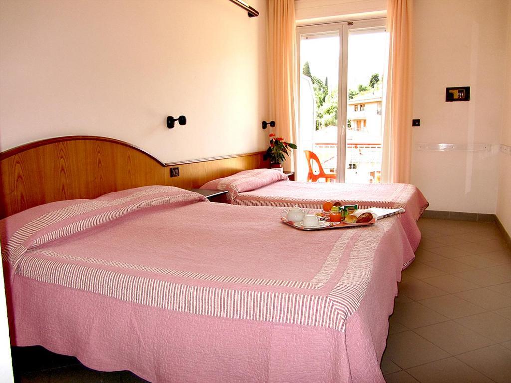 Hotel Adler Alassio Habitación foto
