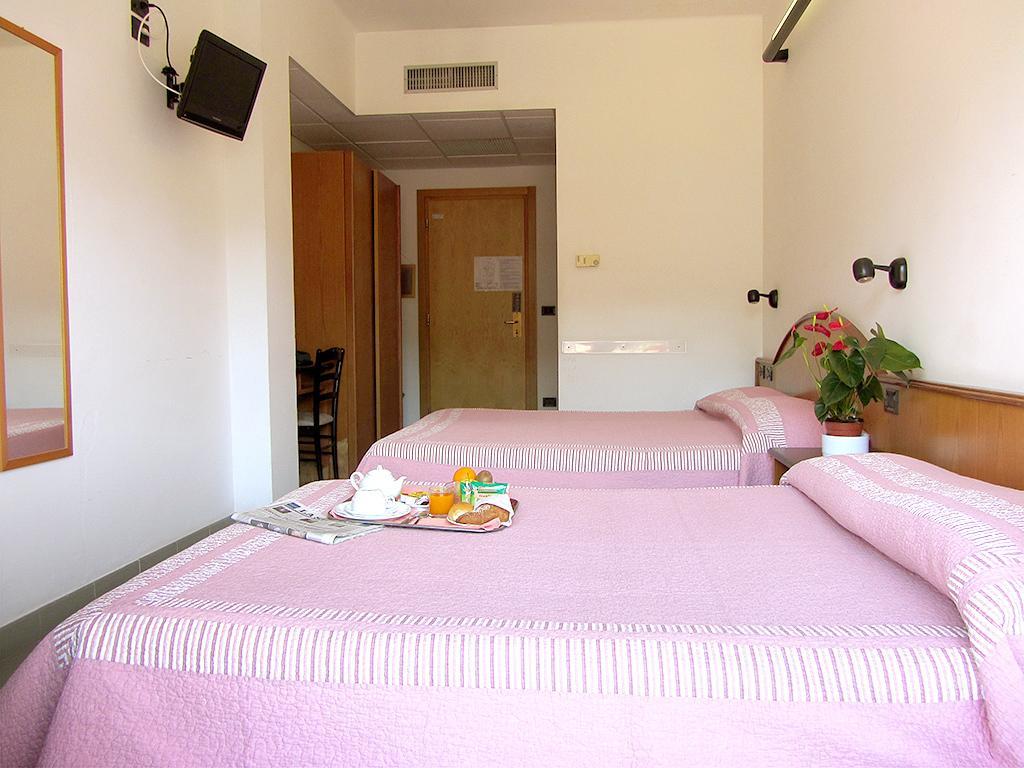 Hotel Adler Alassio Habitación foto